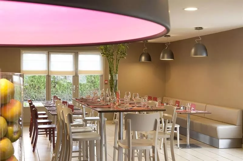 ホテル Kyriad Brie Comte Robert