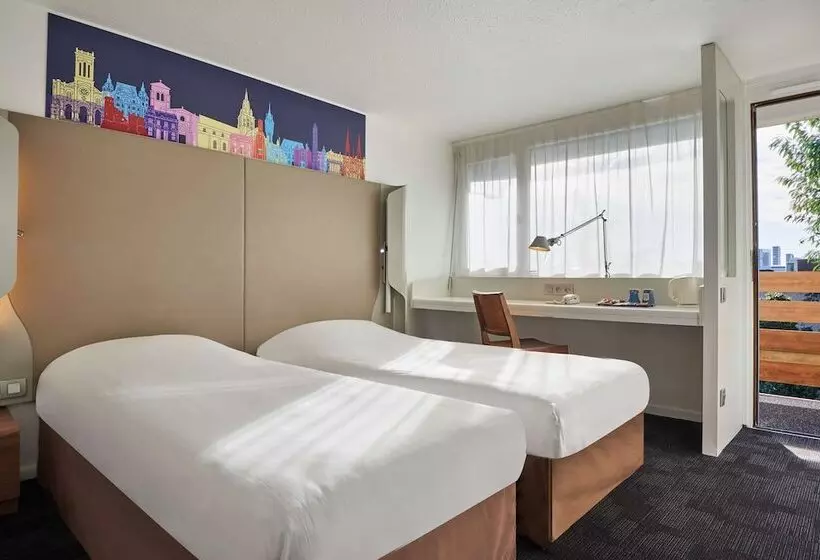 ホテル Kyriad Brie Comte Robert