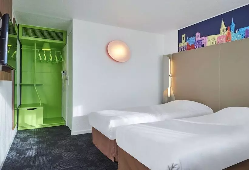 ホテル Kyriad Brie Comte Robert