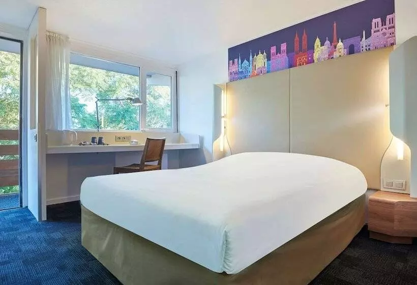 ホテル Kyriad Brie Comte Robert