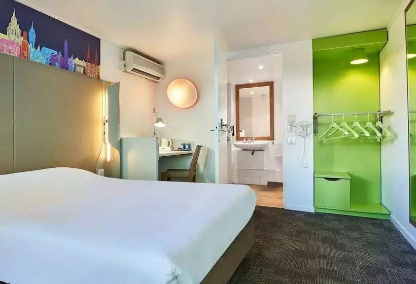 ホテル Kyriad Brie Comte Robert