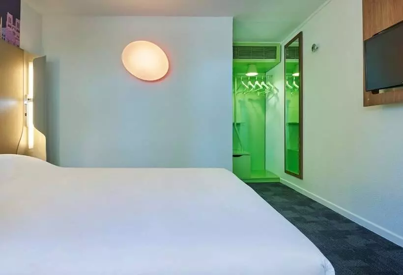 ホテル Kyriad Brie Comte Robert