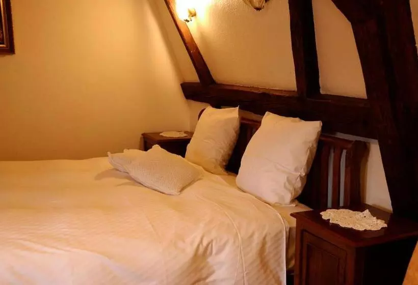 ホテル La Cour Du Bailli Suites & Spa