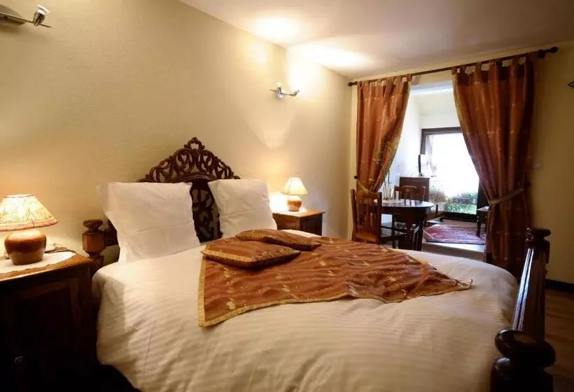 ホテル La Cour Du Bailli Suites & Spa