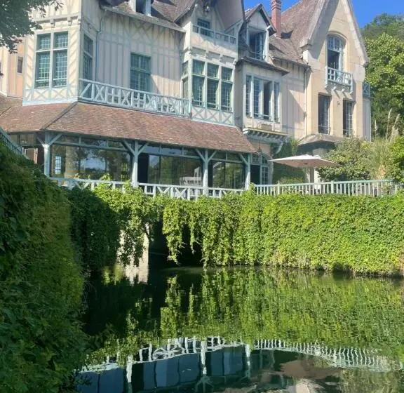 ホテル Le Moulin De Connelles