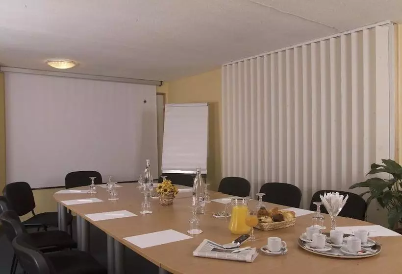 호텔 Logis Hôtel Le Relais Du Parisis