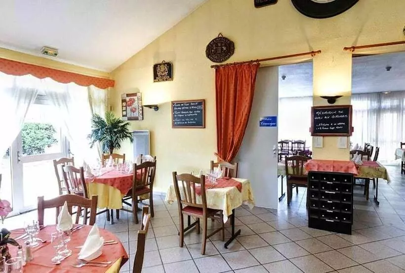 호텔 Logis Hôtel Le Relais Du Parisis