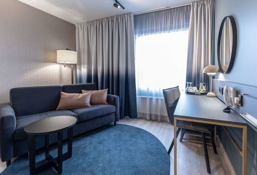 هتل Scandic Jyvaskyla Station