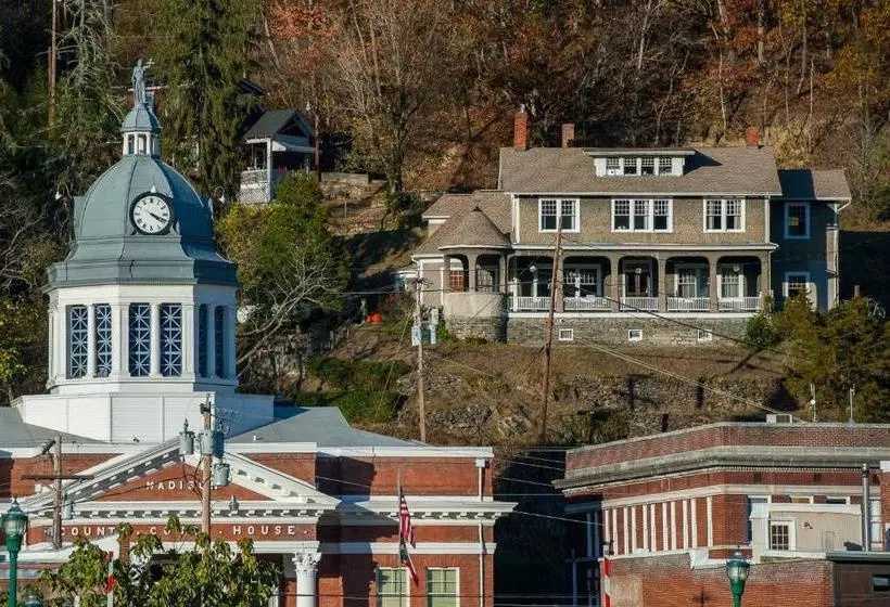 ベッドアンドブレックファースト Marshall House Inn