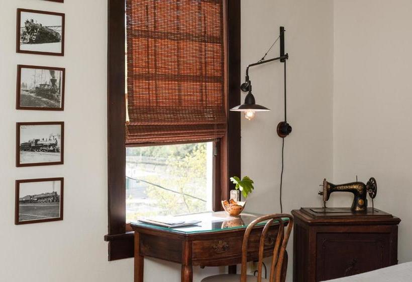 ベッドアンドブレックファースト Marshall House Inn