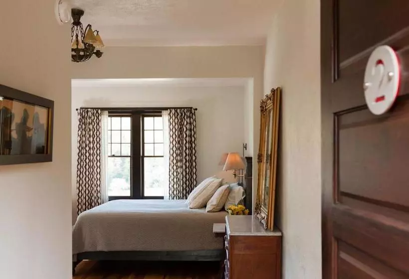 ベッドアンドブレックファースト Marshall House Inn