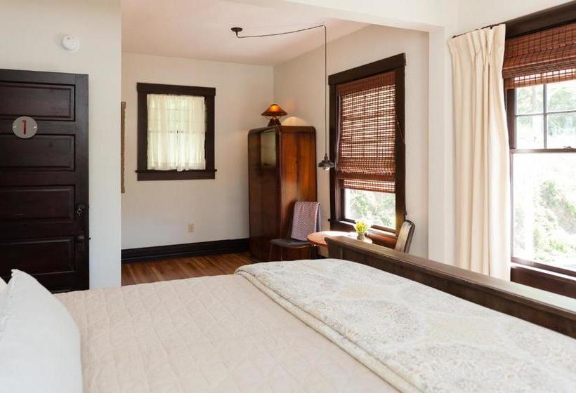 ベッドアンドブレックファースト Marshall House Inn