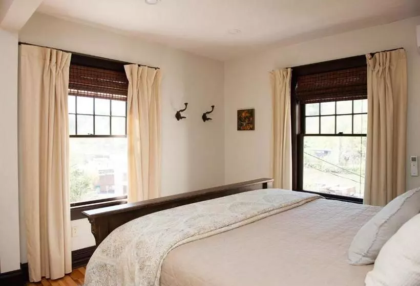 ベッドアンドブレックファースト Marshall House Inn