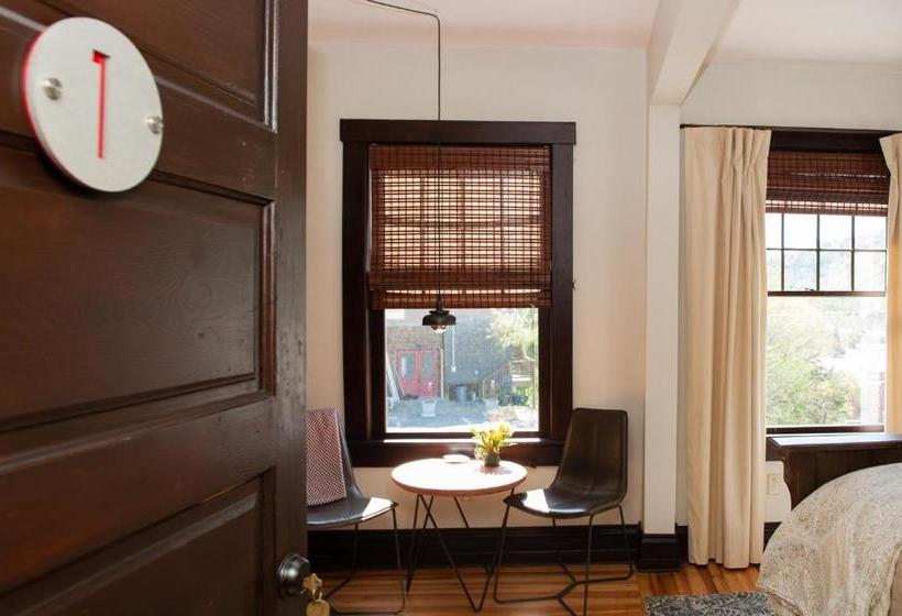 ベッドアンドブレックファースト Marshall House Inn