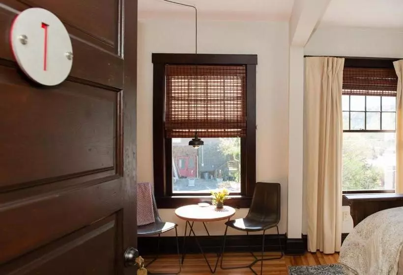 ベッドアンドブレックファースト Marshall House Inn