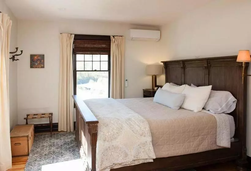 ベッドアンドブレックファースト Marshall House Inn