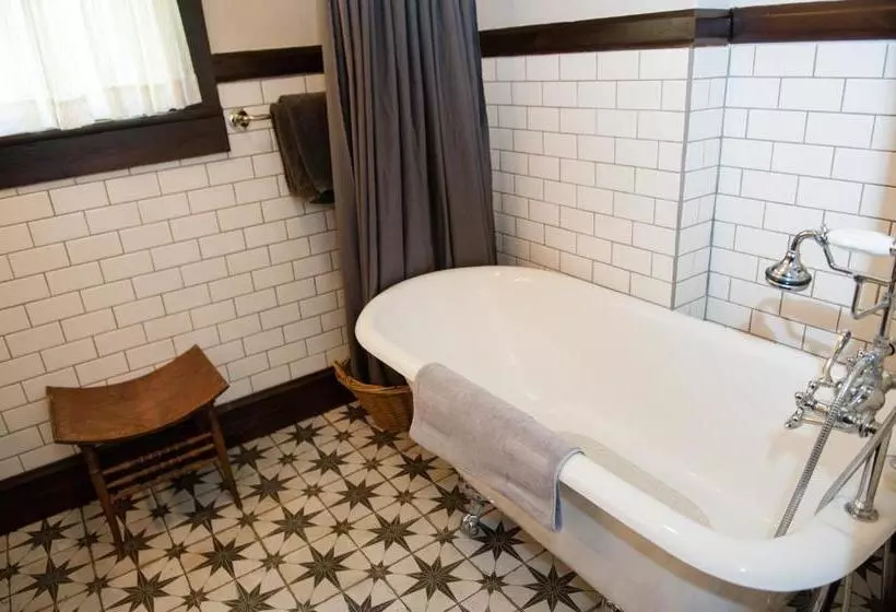 ベッドアンドブレックファースト Marshall House Inn