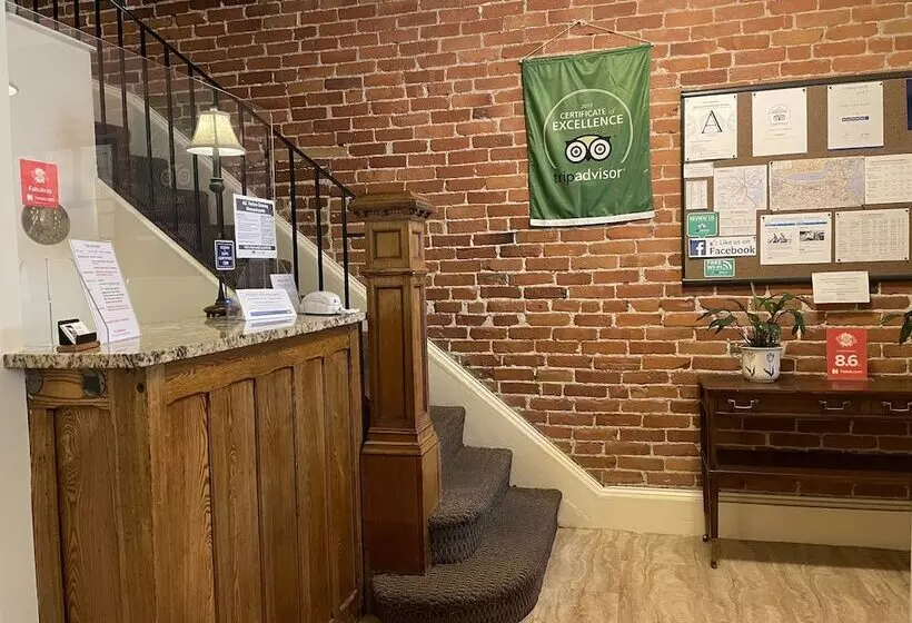 تختخواب و صبحانه Oasis Guest House