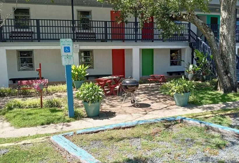 Captain's Cove Motel