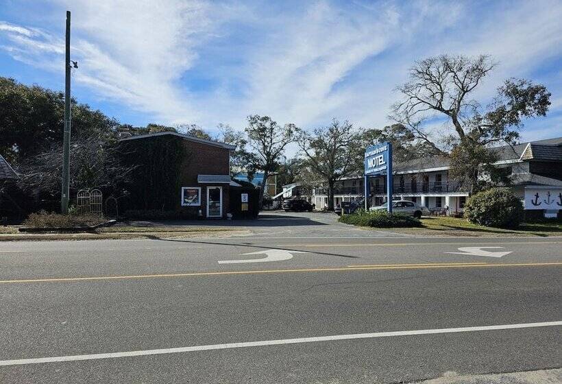 Captain's Cove Motel