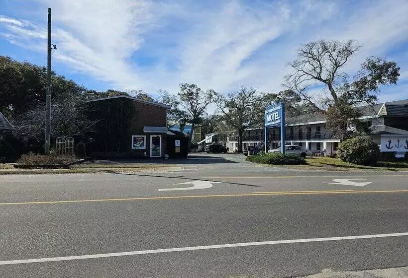 Captain's Cove Motel