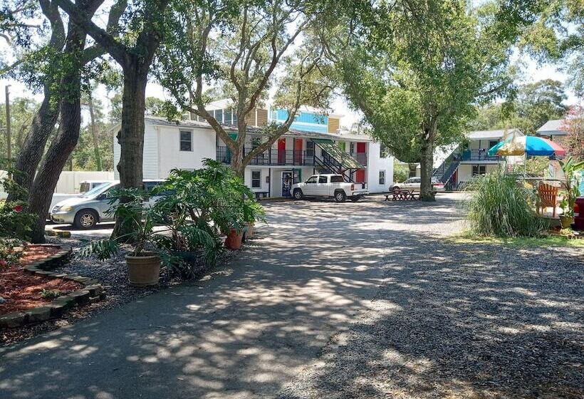 Captain's Cove Motel