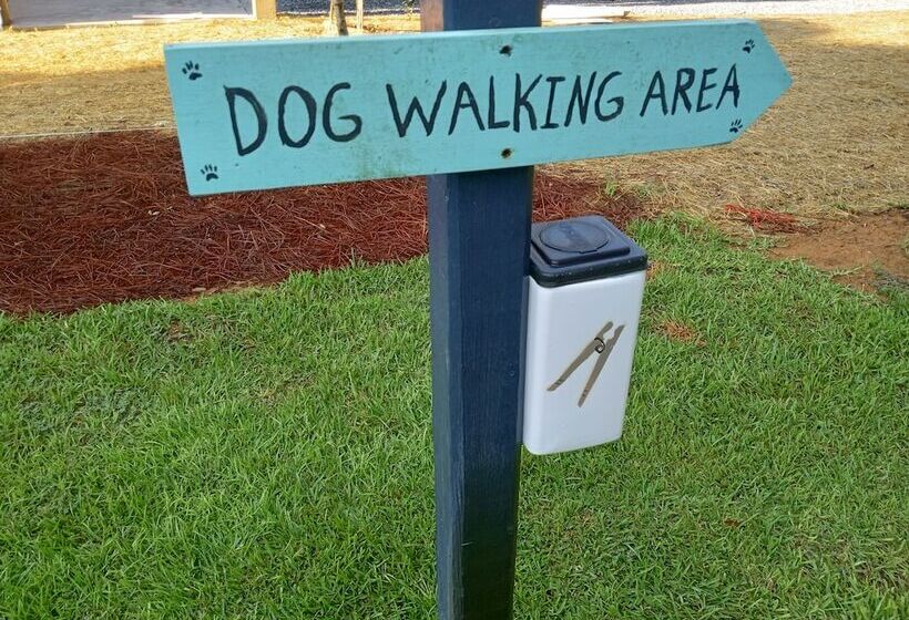 Captain's Cove Motel