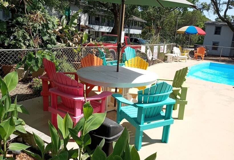 Captain's Cove Motel