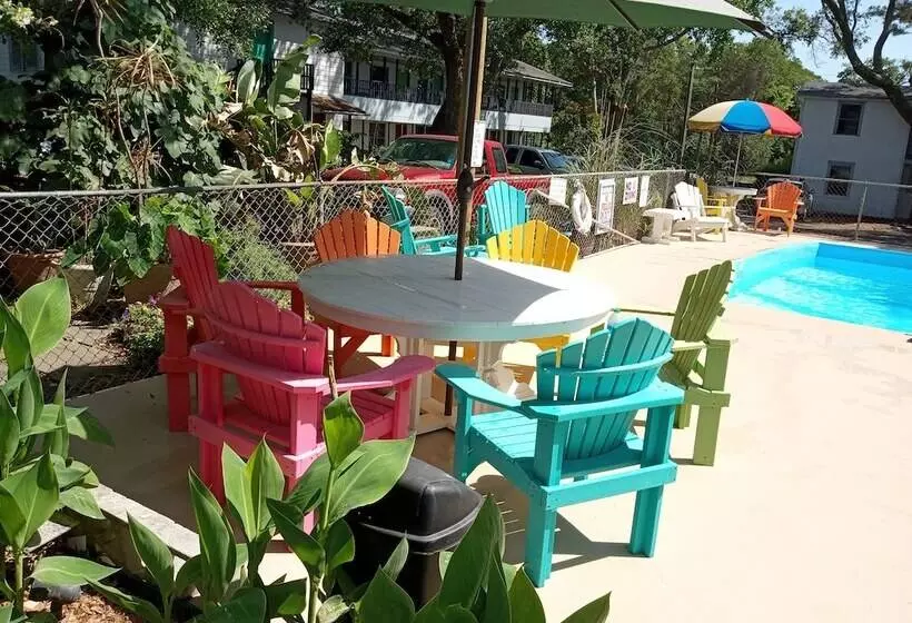 Captain's Cove Motel