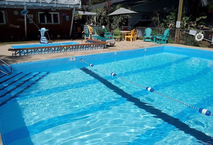 Captain's Cove Motel