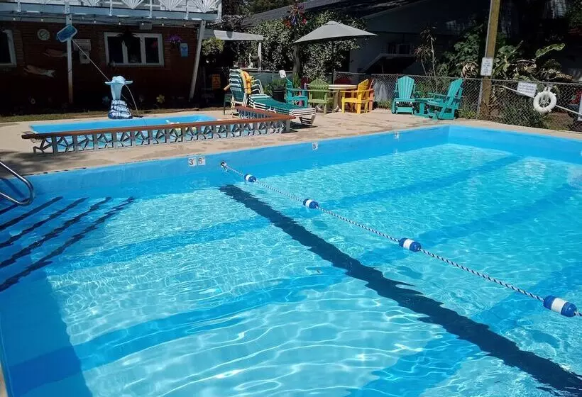 Captain's Cove Motel