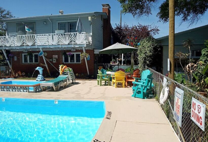 Captain's Cove Motel