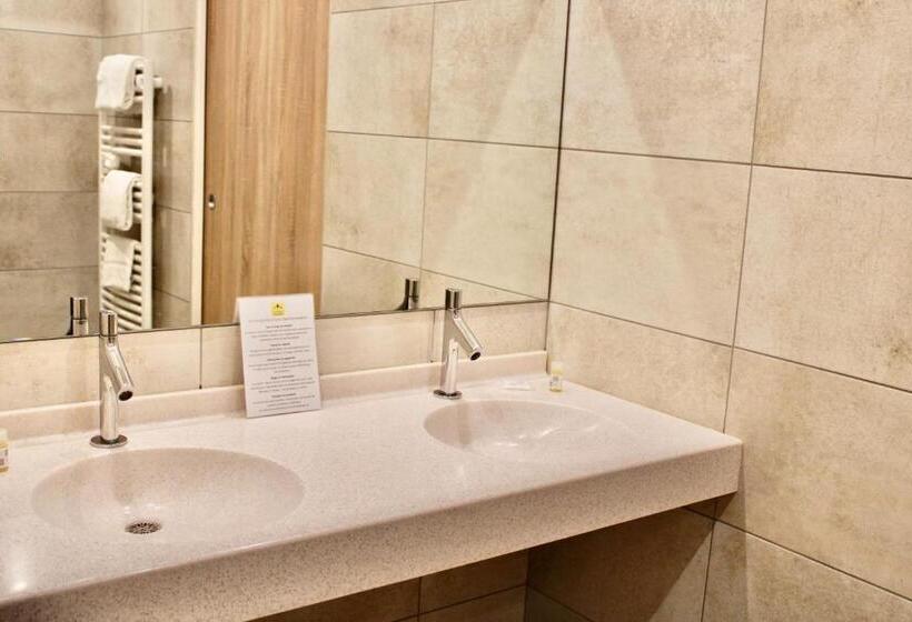 ホテル Aux Lys De Chablis