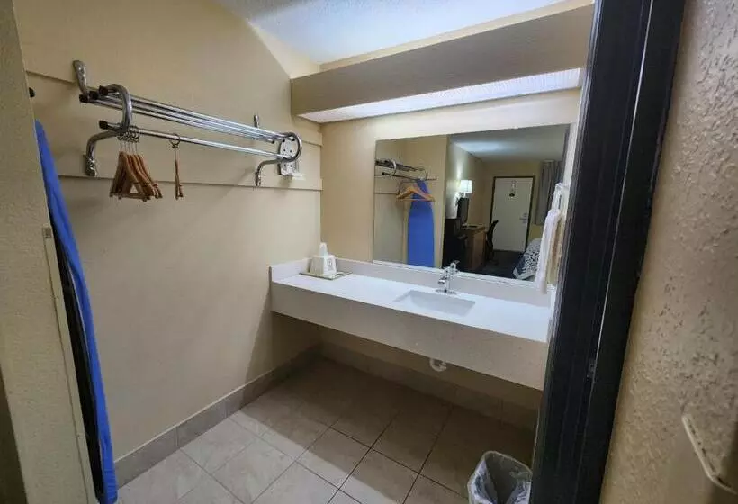 ホテル Budget Host Inn