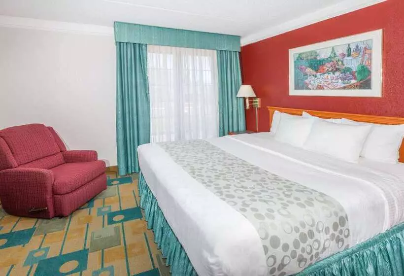 Отель Days Inn & Suites By Wyndham Arlington Heights