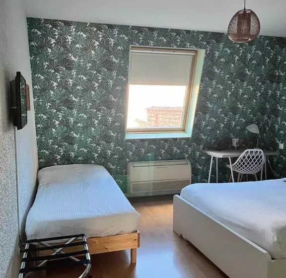 Отель Hôtel Le Thurot