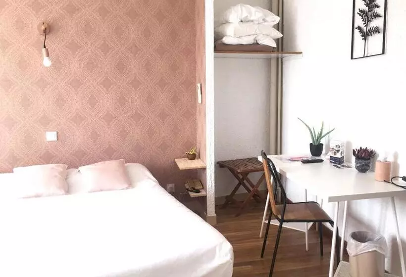 Отель Hôtel Le Thurot