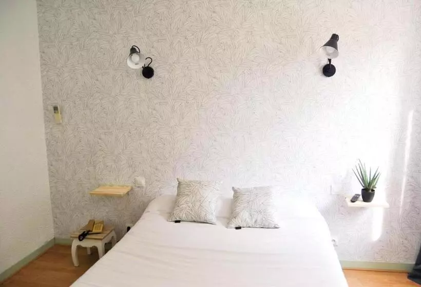 Отель Hôtel Le Thurot