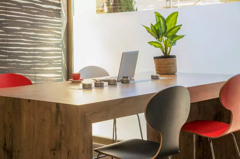 Отель Ibis Cannes Plage La Bocca