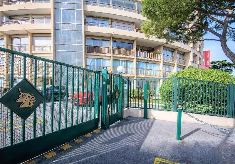 Отель Ibis Cannes Plage La Bocca