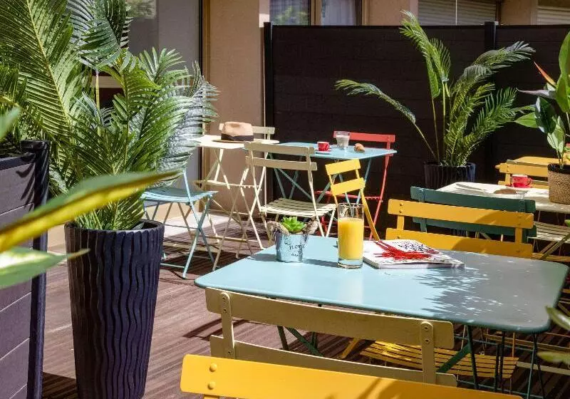 Отель Ibis Cannes Plage La Bocca