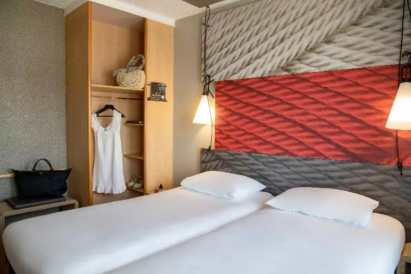 Отель Ibis Cannes Plage La Bocca