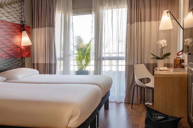 هتل Ibis Cannes Plage La Bocca