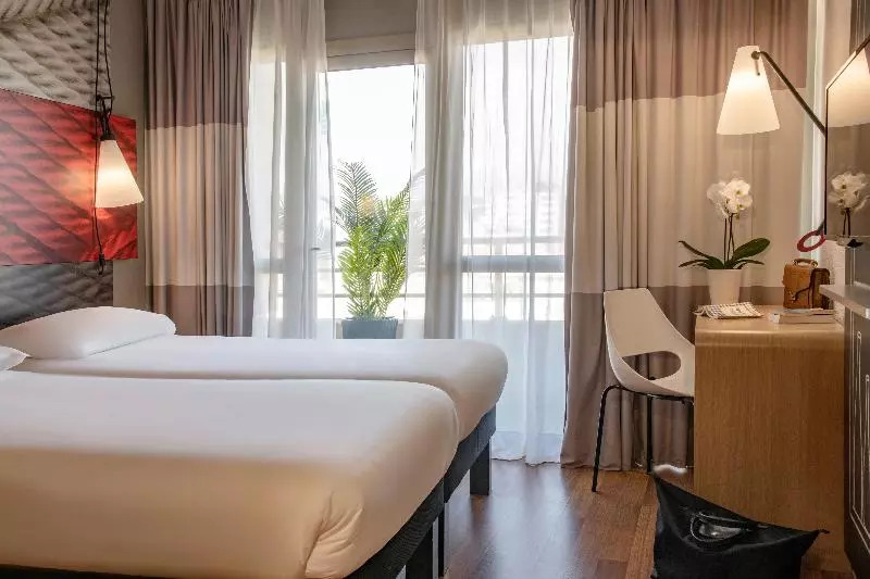Отель Ibis Cannes Plage La Bocca