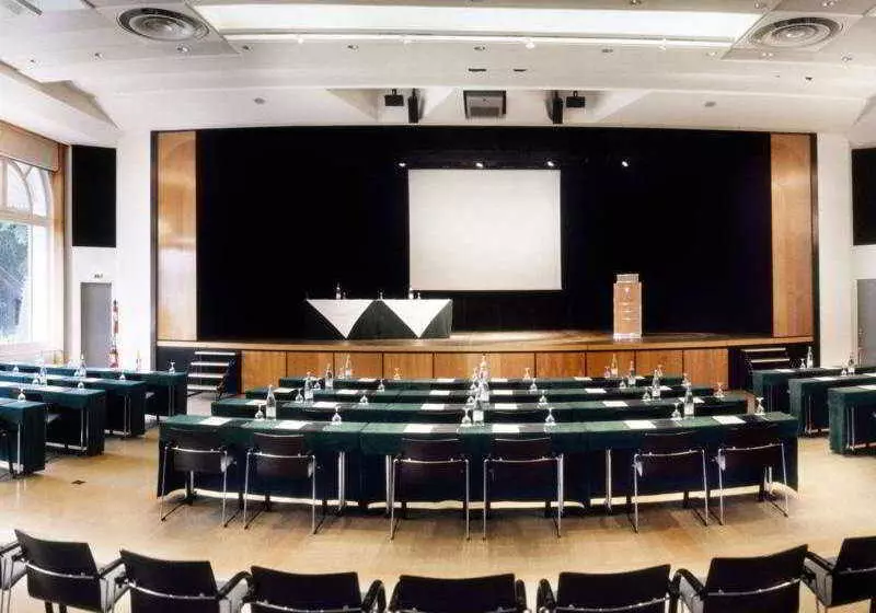 Отель Imperial Palace