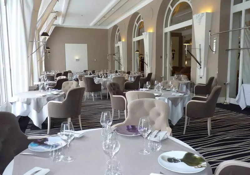 Отель Imperial Palace