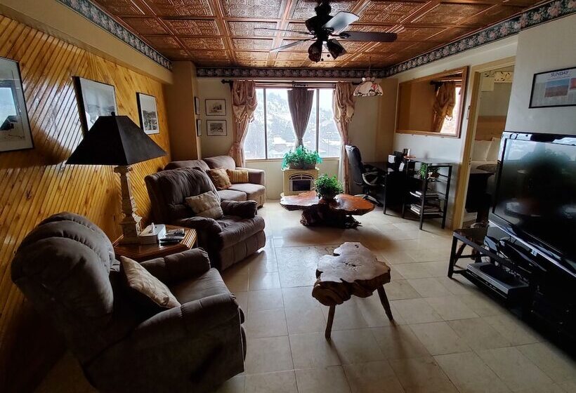 هتل Nevada & Gambling Hall