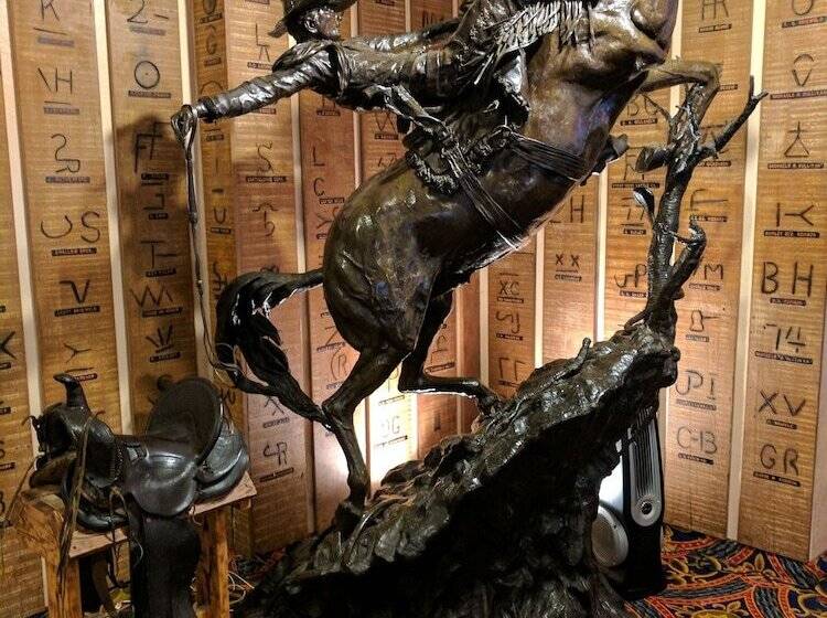 هتل Nevada & Gambling Hall