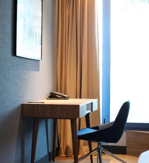 Radisson Hotel Nice Airport