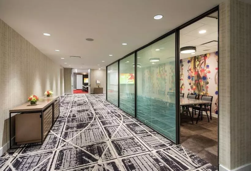 Отель The Starling Atlanta Midtown, Curio Collection By Hilton